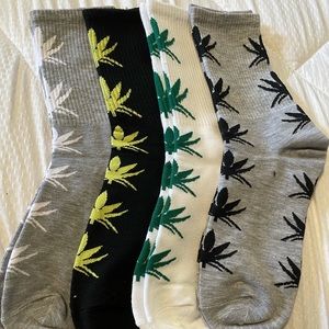 4 pairs of socks new